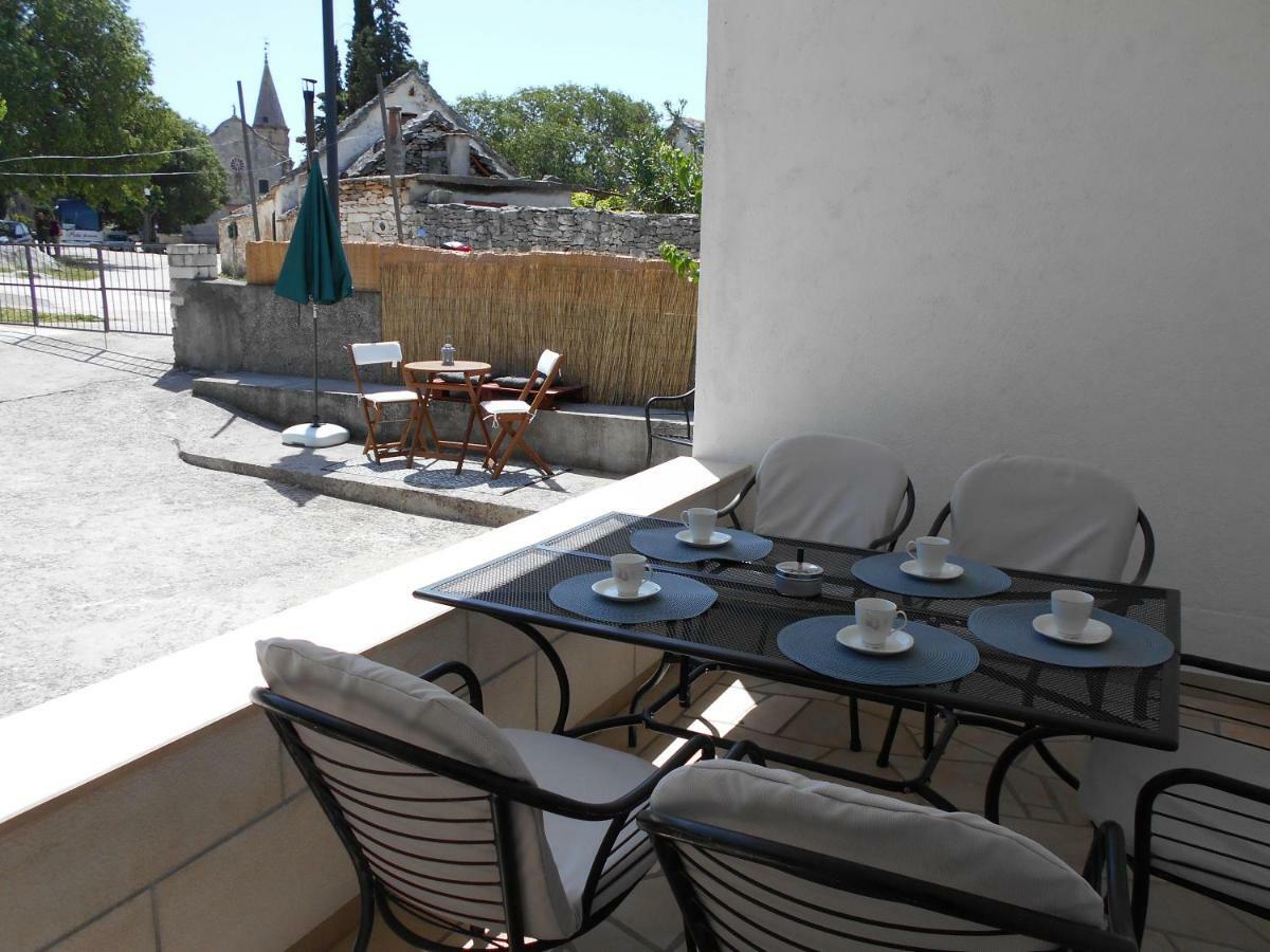 Apartmani Ino Škrip Exterior foto